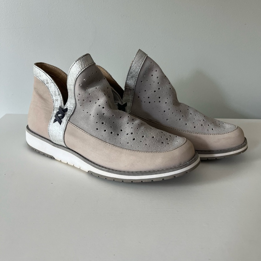 Emu Australia Women's Size 7 Perforated Summer boots Leather Pull Slip On Shoes